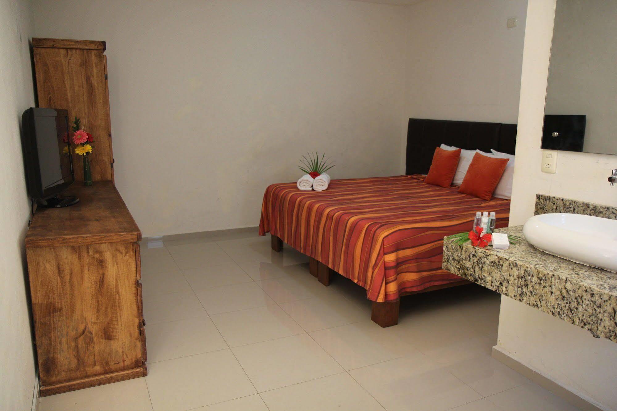 Ahava Hotel Playa del Carmen Bagian luar foto